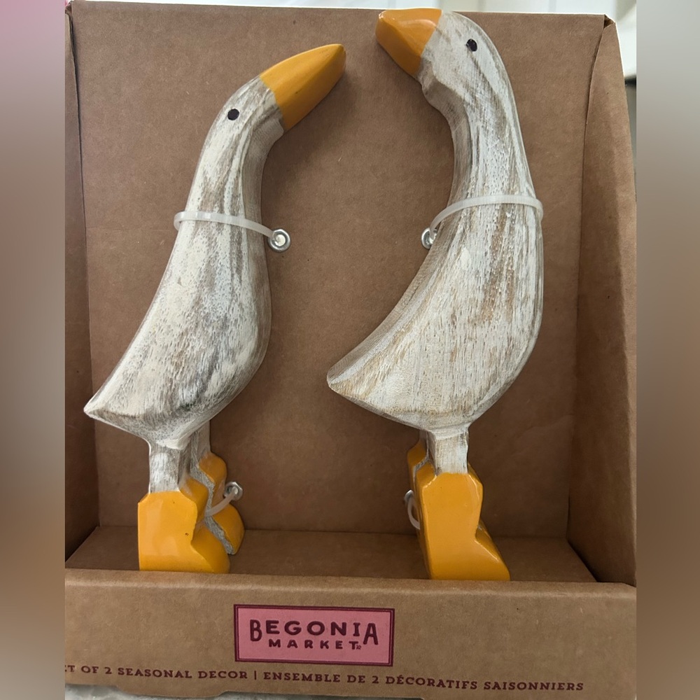 “New” Begonia Market Whitewashed Wooden Duck Pair with Yellow Beaks and Boots